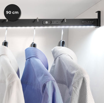 Milano Luxurious kledingstang met LED verlichting bewegingsmelder – 90 cm – Kastroede met natuurlijk wit licht – Oplaadbare kledingroede met sensor en aan/uit schakelaar – Zwart