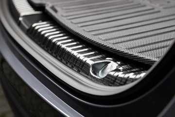 Tesla Model Y Dorpel Beschermer Kofferbak Trunk Carbon Look - Premium Accessoires in Nederland en België