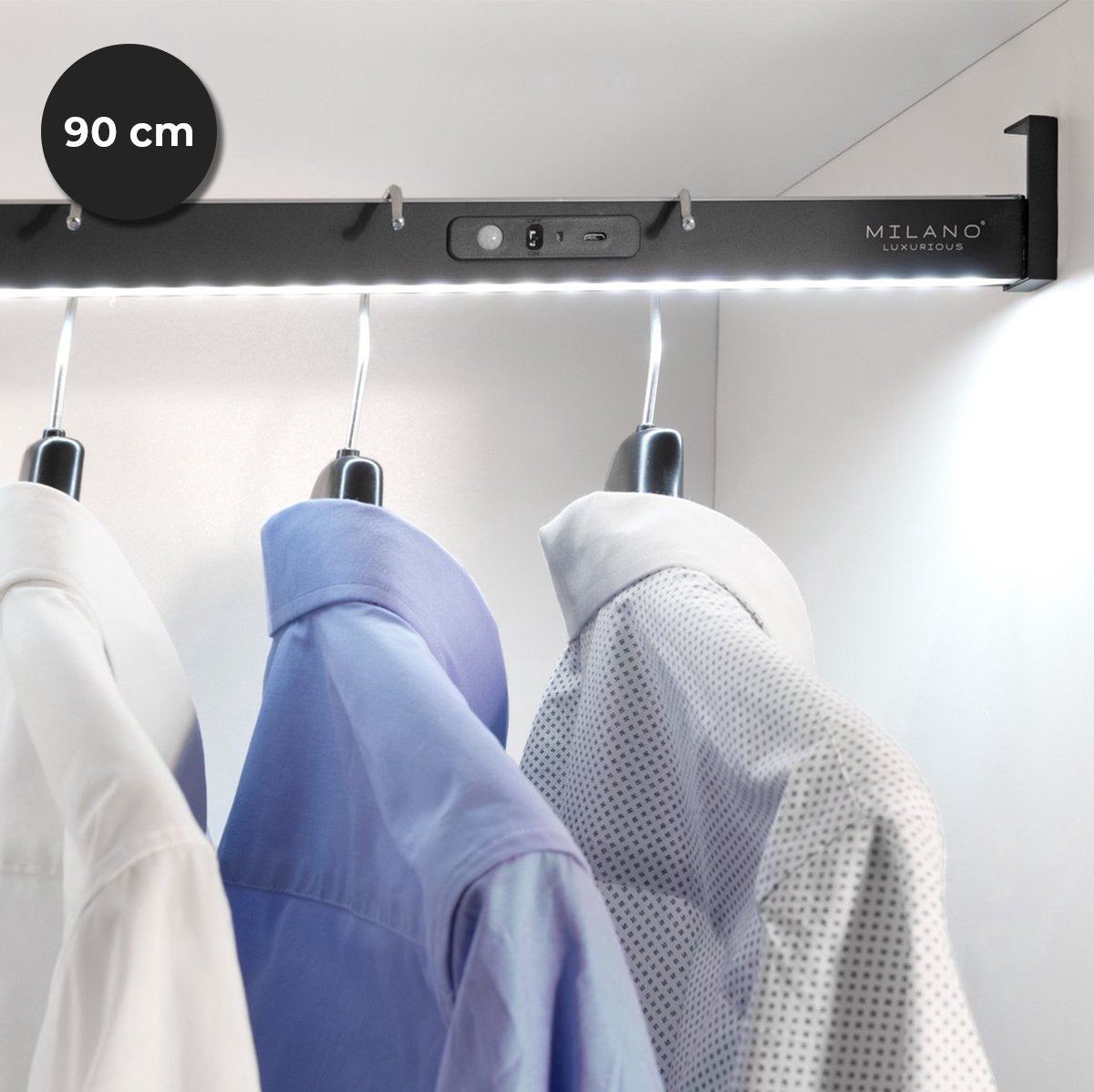 Milano Luxurious kledingstang met LED verlichting bewegingsmelder – 90 cm – Kastroede met natuurlijk wit licht – Oplaadbare kledingroede met sensor en aan/uit schakelaar – Zwart