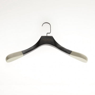 Milano Luxurious Kledinghanger – Kleerhangers – Kledinghangers Hout – Draaibare Zwarte Haak – Antislip – Antique Gelakt – Zwart