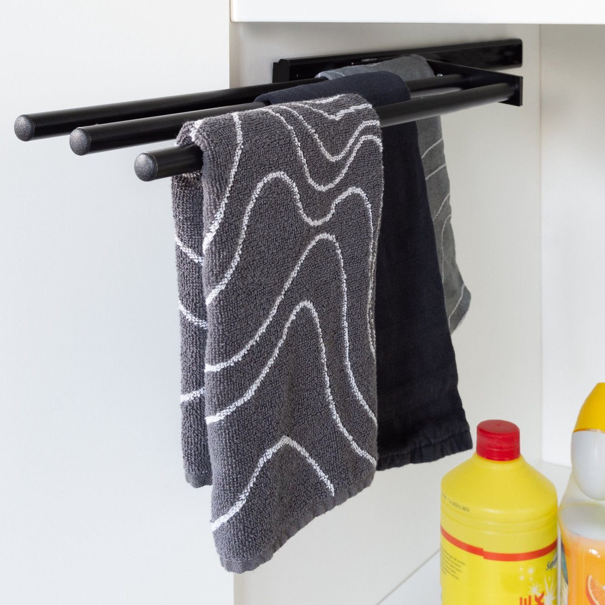 Eleganca Uittrekbaar Handdoekrek – Inbouwafmeting 10,4 x 45 x 14cm – Handdoekhouder uitschuifbaar tot 32cm – Handdoekstang keuken of badkamer – Horizontaal en verticaal te gebruiken – 3 armen – Aluminium – Zwart