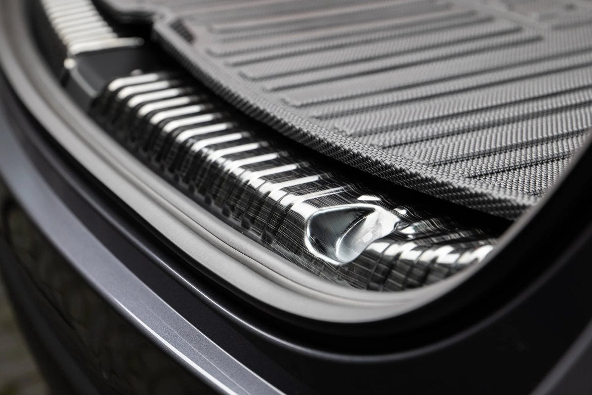 Tesla Model Y Dorpel Beschermer Kofferbak Trunk Carbon Look - Premium Accessoires in Nederland en België