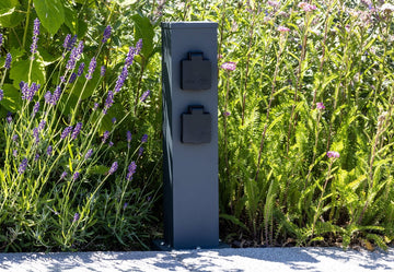 Tuinpaal met grondpin - Buitenstopcontact - 2 zeiden dubbel (4x) - 47cm zuil - zwart IP44