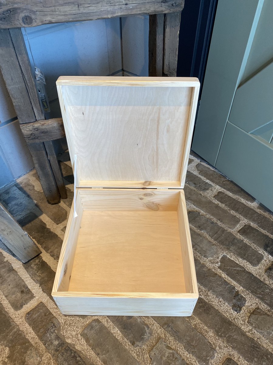 Houten kist met deksel en opdruk Mooie herinneringen ( hartjes ) / maat 30x30x19,6 cm / opbergkist met deksel
