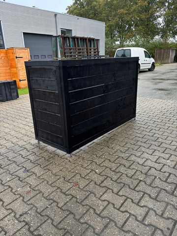 Containerombouw 3 kliko`s ombouw douglas zwart met wieltjes - kliko ombouw wordt in 3 schermen geleverd inclusief boorgaten en hoekijzers .Kliko Ombouw voor 3 containers-Containerberging-Containerkast -Container berging