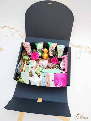 Bad- en bodycadeau 29 stuks - Bodylotion - Luxe Cadeau - Hawsaz.nl kado - Guasha steen - Giftsbox - Nagelverzorging - Cadeauset - Dames cadeau - Relax Cadeau - Verwenpakket - Valentijnscadeau - luxe cadeau doos - Geschenkset - Moederdag cadeau
